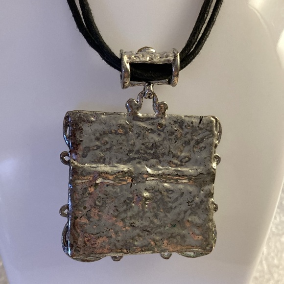 NWOT - Black Triple Strand Shiny Silvertone Hanging Square Pendant Necklace - Picture 2 of 9